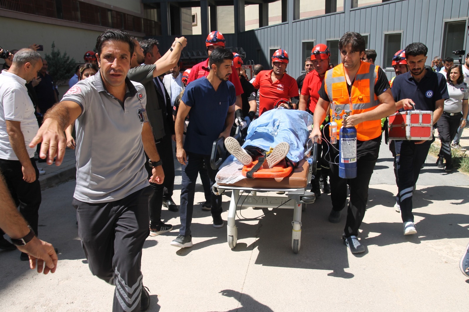 Van’da gerçeği aratmayan deprem tatbikatı