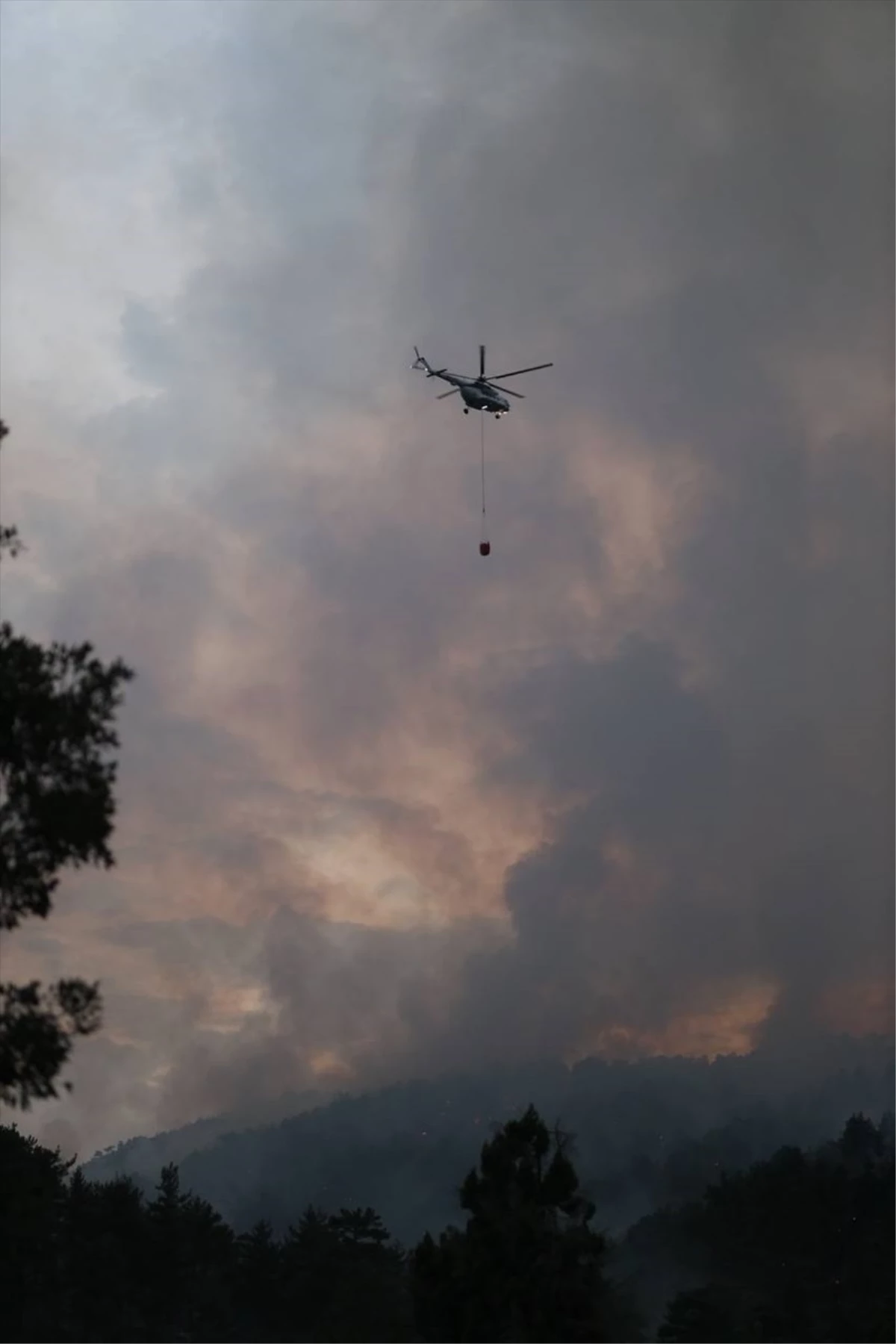 Akseki’deki Orman Yangınında Söndürme Çalışmaları Devam Ediyor