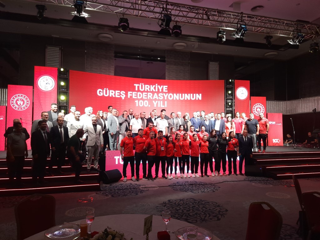 Türk güreş camiası gala gecesinde buluştu