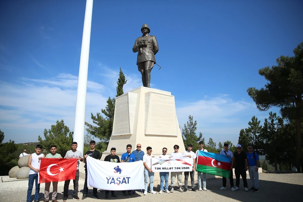 Azerbaycanlı şehit çocukları Çanakkale’deki müze ve şehitlikleri ziyaret etti