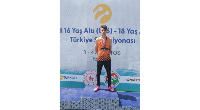 Elazığlı sporcu uzun atlamada Türkiye üçüncüsü oldu