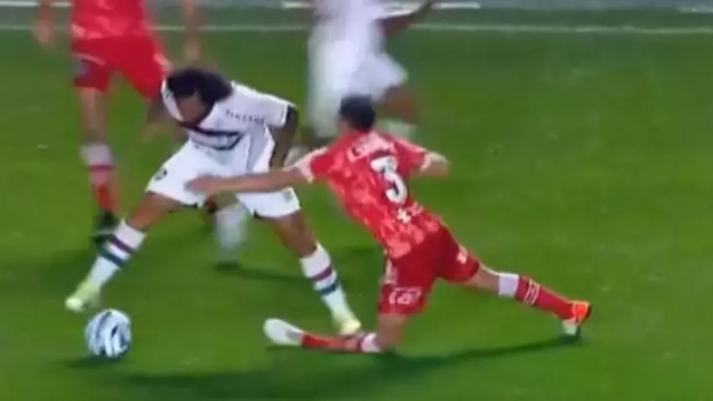 Marcelo, rakibinin bacağını kırdı; sahada gözyaşları sel oldu