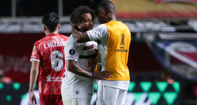 Marcelo, rakibinin bacağını kırdı; sahada gözyaşları sel oldu