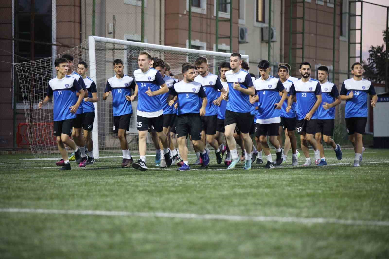 Başkan Şengül, Erenlerspor’un ilk antrenmanına katıldı