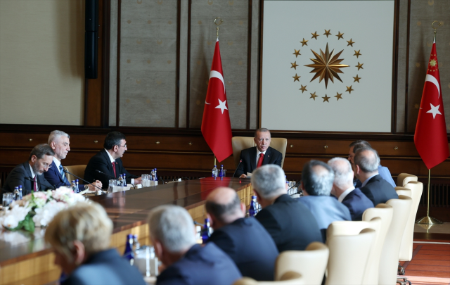 Cumhurbaşkanı Erdoğan, TOBB heyetini kabul etti: Fahiş fiyat balonu sönüyor