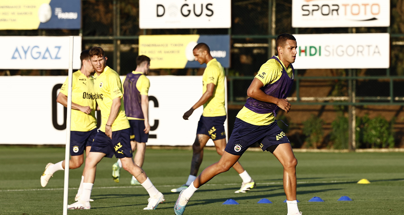 Fenerbahçe, günün ikinci antrenmanında çift kale maç yaptı