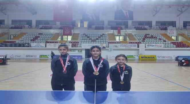 Kayseri Kız Takımı, masa tenisi yarı finalinde