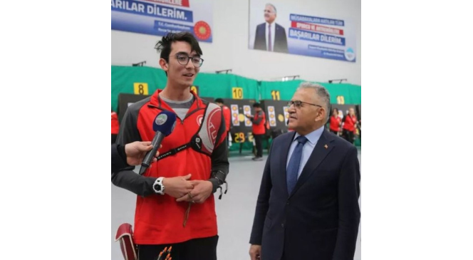 Büyükkılıç’tan Mete Gazoz’a Tebrik