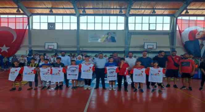 Gediz’de yaz okulu öğrencilerine malzeme ve ekipman desteği