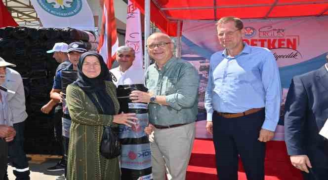 Başkan Ergün’den üzüm üreticilerine sergi bezi desteği