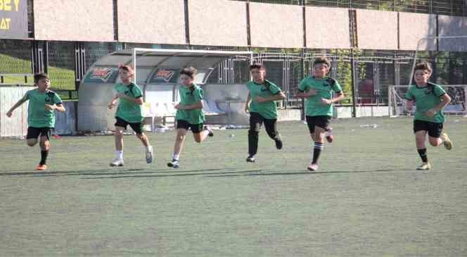 Minik horozlar şampiyonluk için idmanlara ağırlık verdi