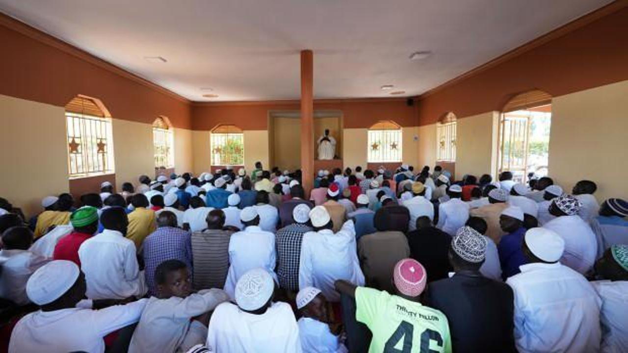 İHH Uganda’da cami ve su kuyusu inşa etti