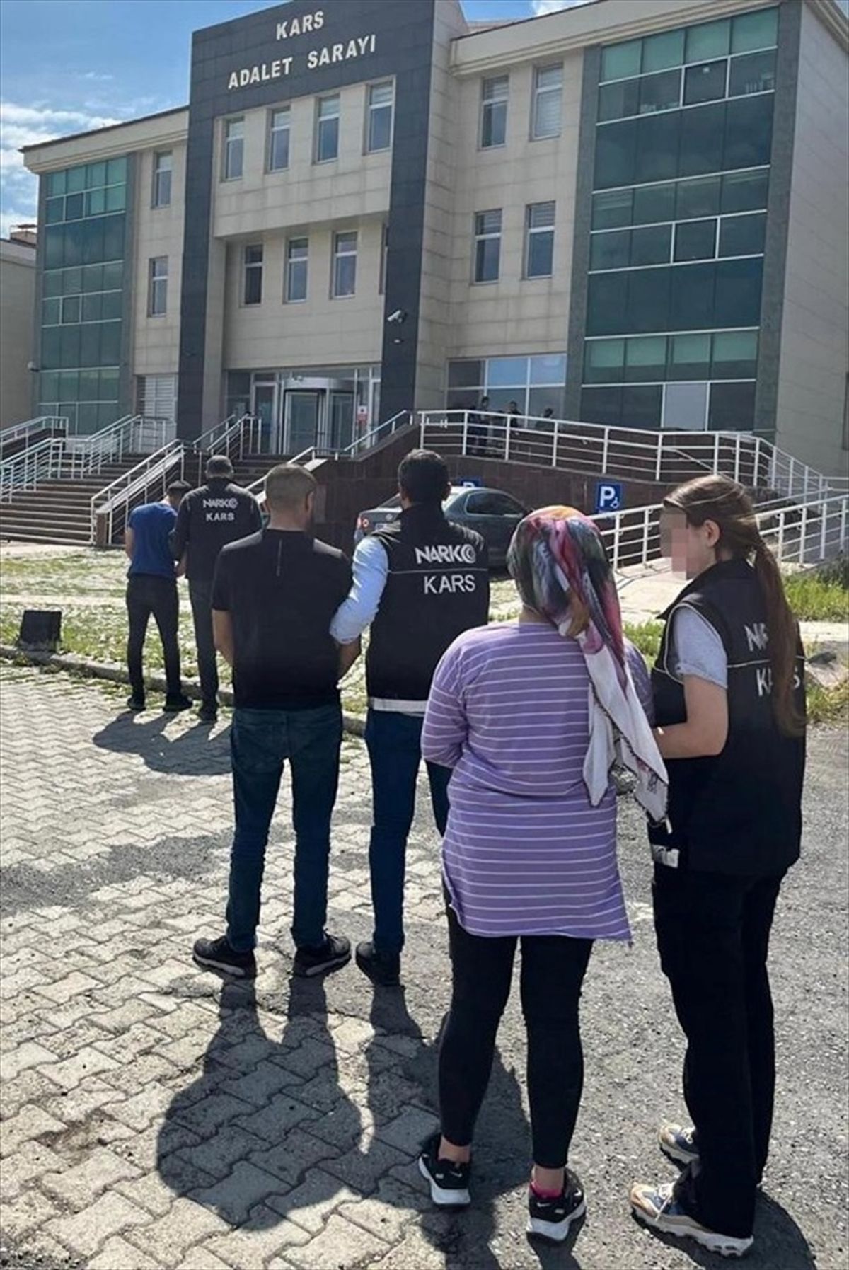 Kars’ta Uyuşturucu Operasyonunda 13 Zanlı Tutuklandı