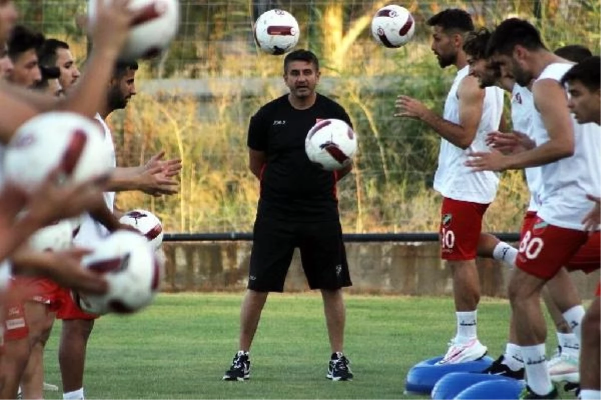 Karşıyaka Teknik Direktörü Ersin Aka: ‘Yeni sezon öncesi olumlu sinyaller veriyoruz’