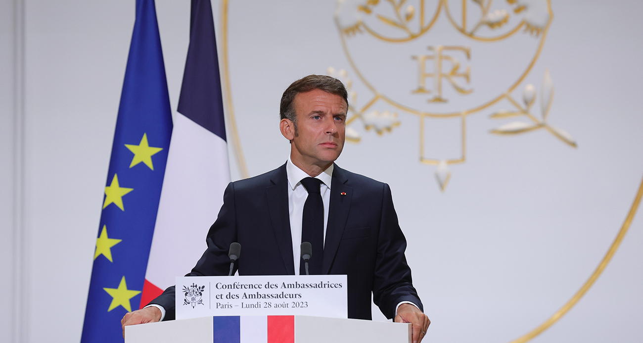 Fransa Cumhurbaşkanı Macron: ‘Fransız elçi Nijer’de kalacak’