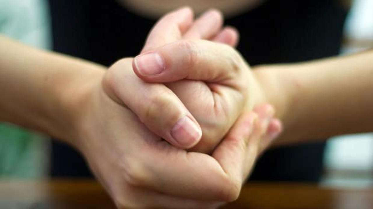 Parmak çıtlatmak kireçlenme yapar mı? Psikolojik parmak çıtlatmak zararlı mı?