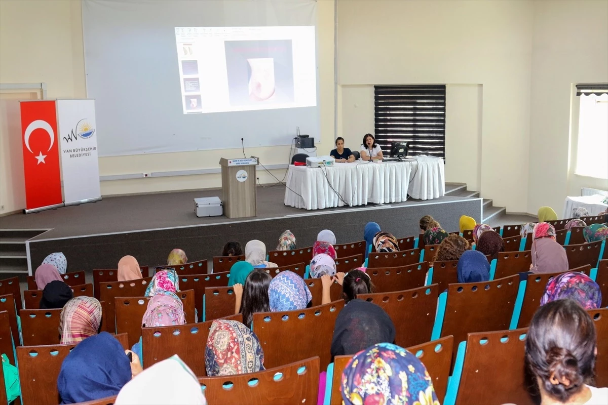 Van Büyükşehir Belediyesi Kadınlara Kanser Türleri ve Erken Tanı Semineri Düzenledi