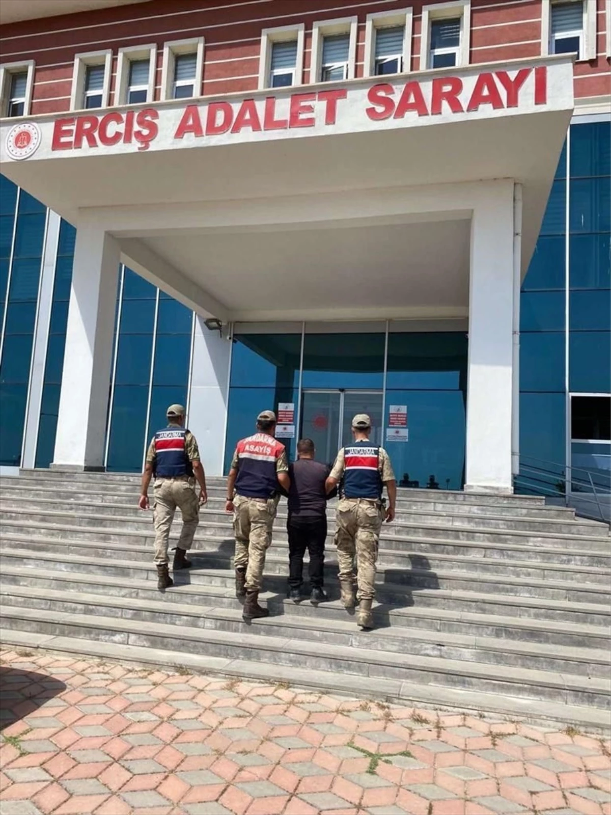 Van’ın Erciş ilçesinde 26 yıl hapis cezası olan hükümlü yakalandı