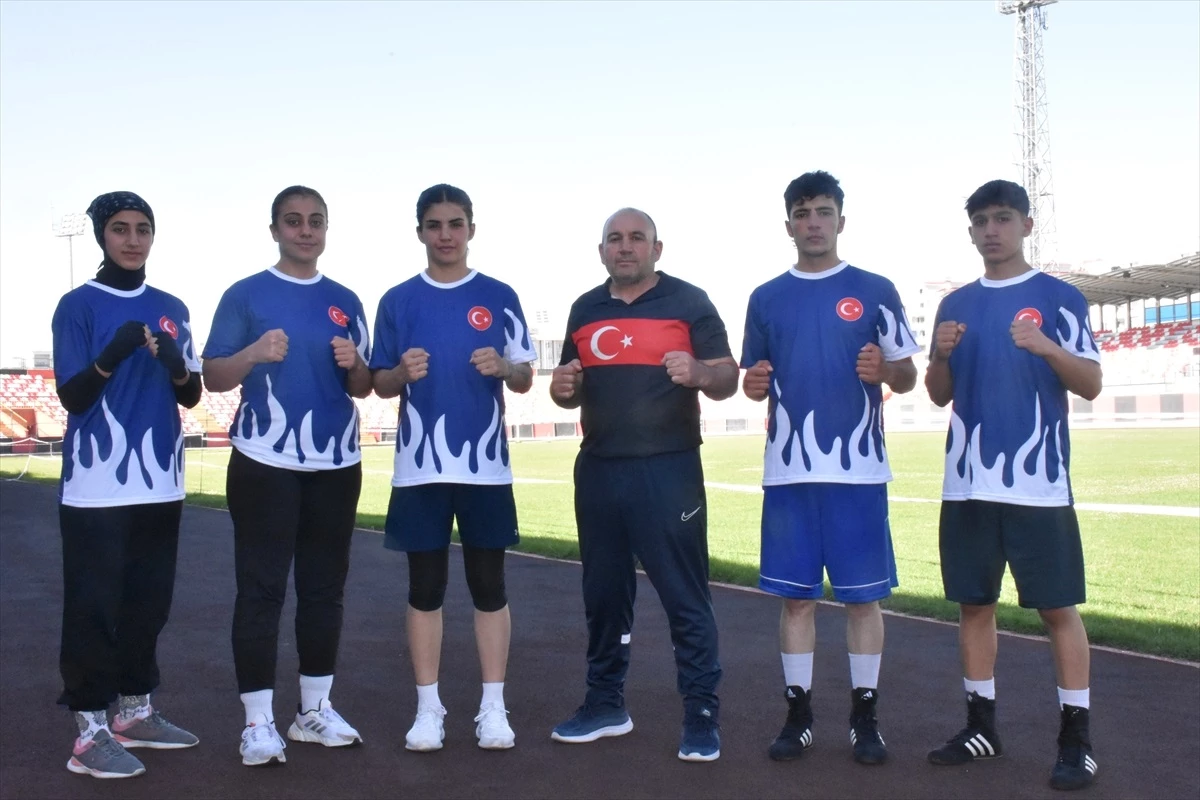 Van’da Antrenörleri ve Öğretmenleri Tarafından Yetiştirilen Boksörler Dünya Şampiyonalarında Birincilik Hedefliyor