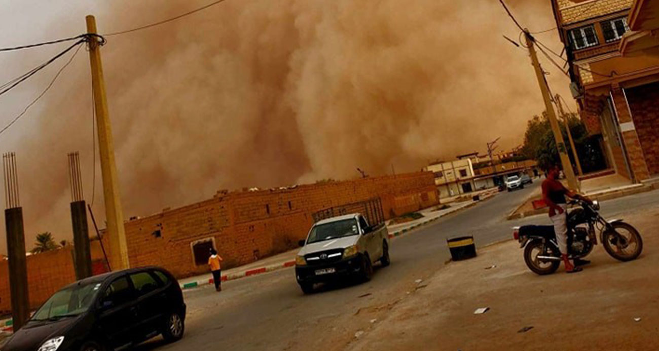 Cezayir’i kum fırtınası vurdu