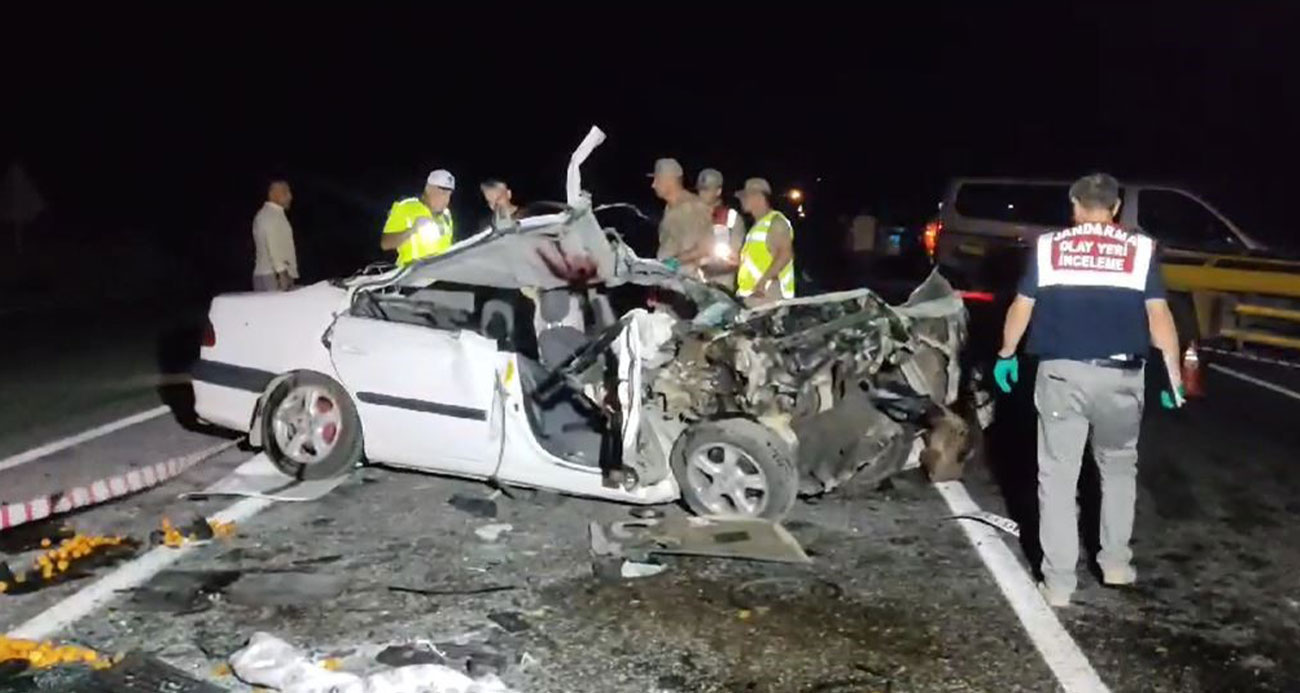 Otomobil traktöre çarptı: 1 ölü, 3 yaralı