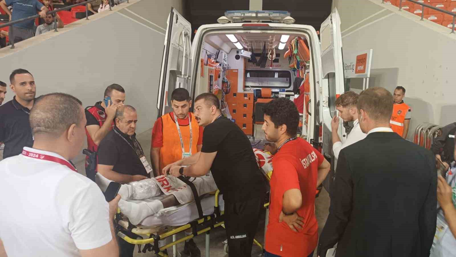 Simon Deli, ayağında kırık şüphesiyle hastaneye kaldırıldı