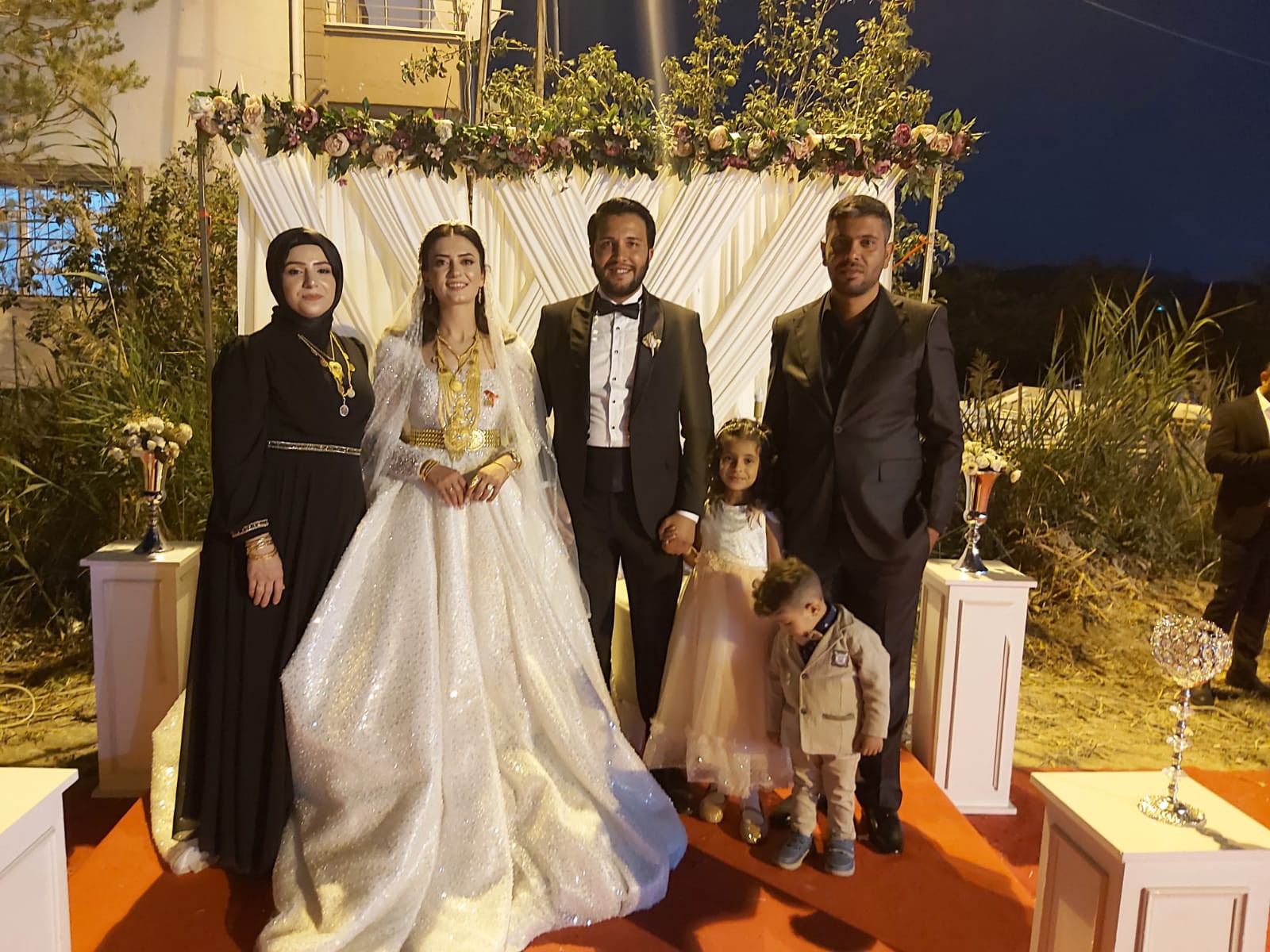 Van’ın tanınmış ailelerinden Burukan aşiretine mensup Avcı ailesinin mutlu günü