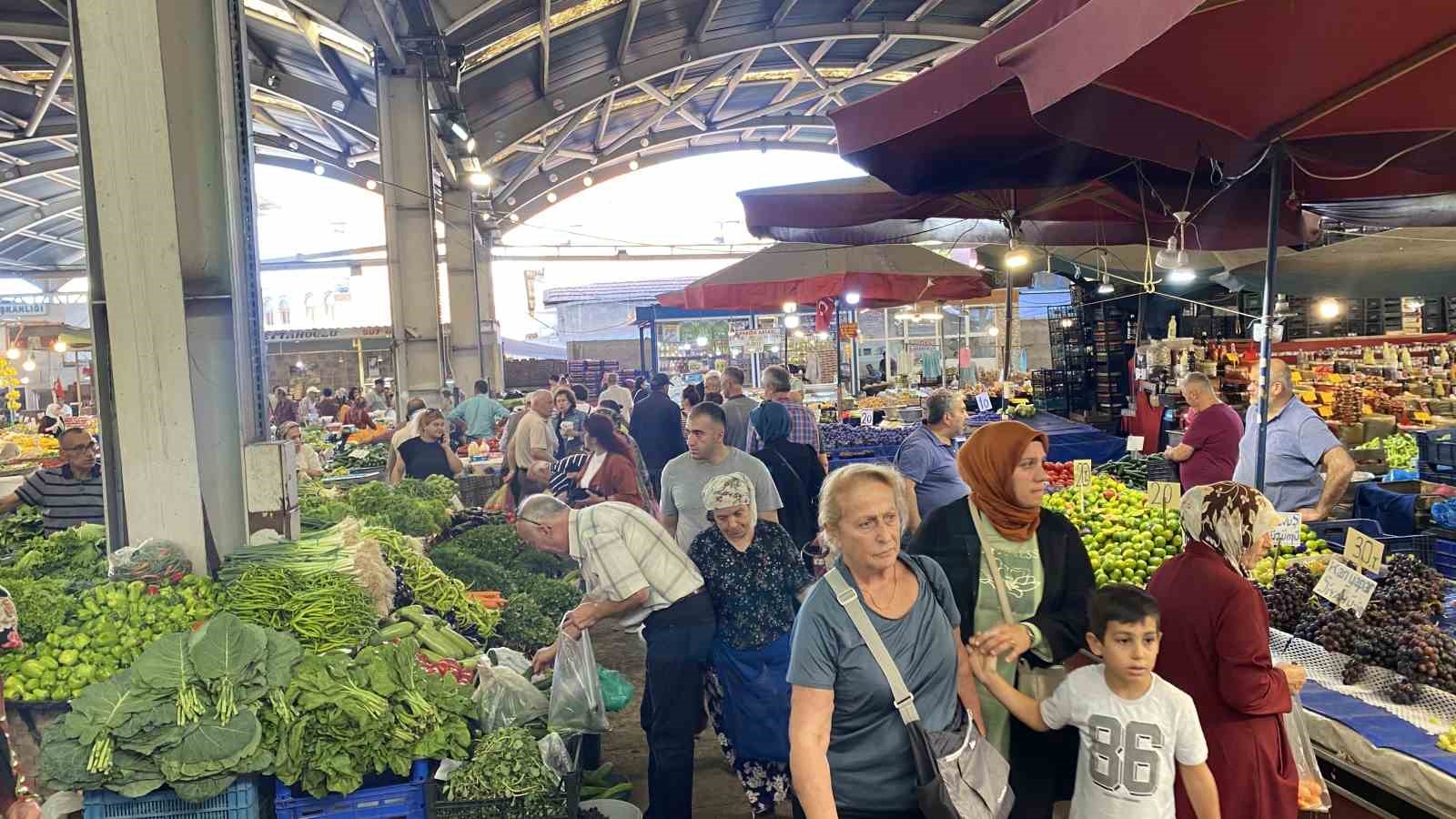 Pazarın en dikkat çeken ürünü biber ve fasulye oldu