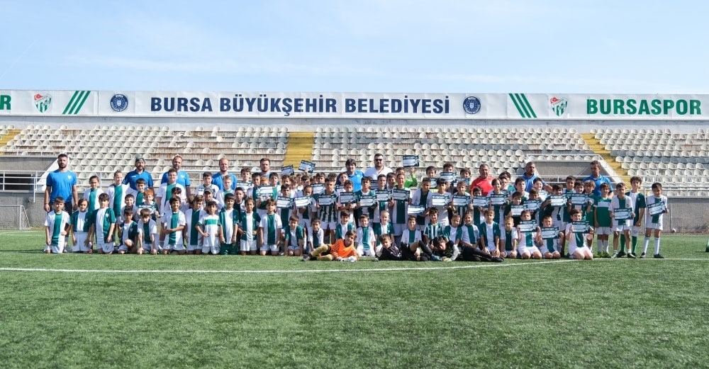 Bursaspor Futbol Okulu’nun yaz dönemi sona erdi