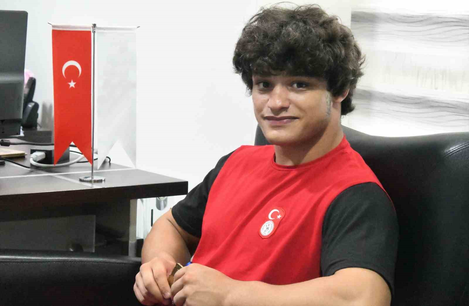 Dünya şampiyonu milli güreşçi Finlandiya’ya hazırlanıyor