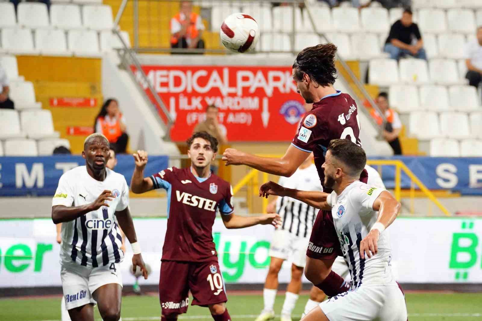 Trendyol Süper Lig: Kasımpaşa: 0 – Trabzonspor: 3 (İlk yarı)