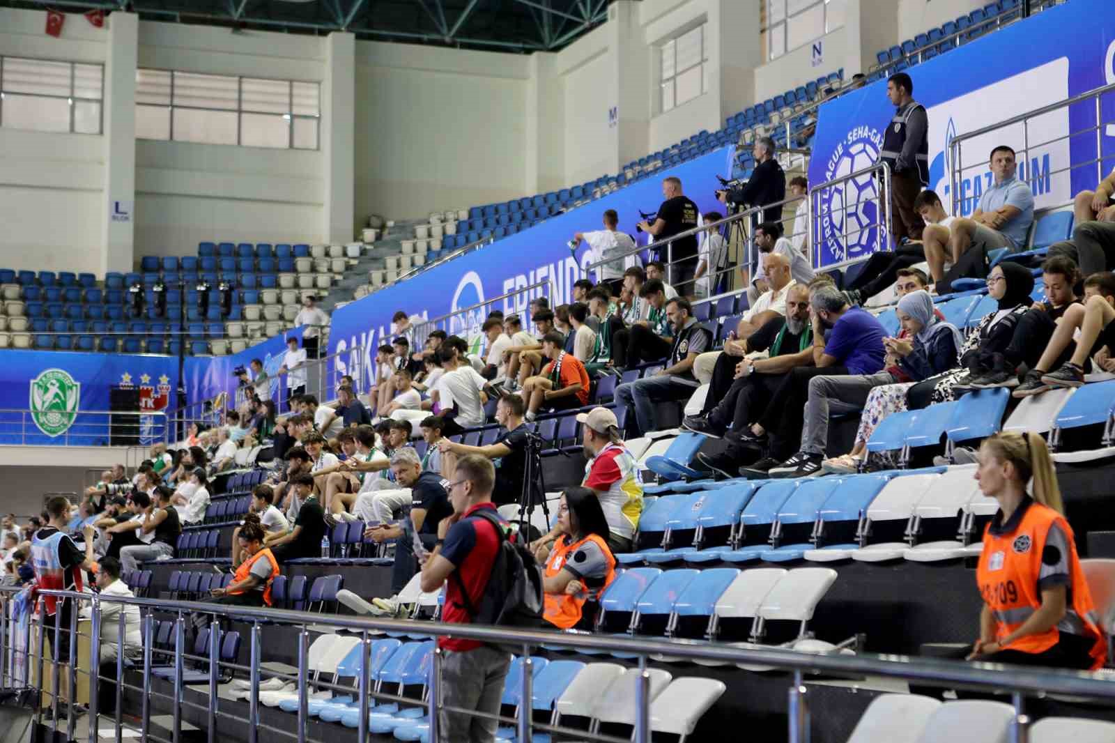 Uluslararası hentbol turnuvasında ilk gün geride kaldı