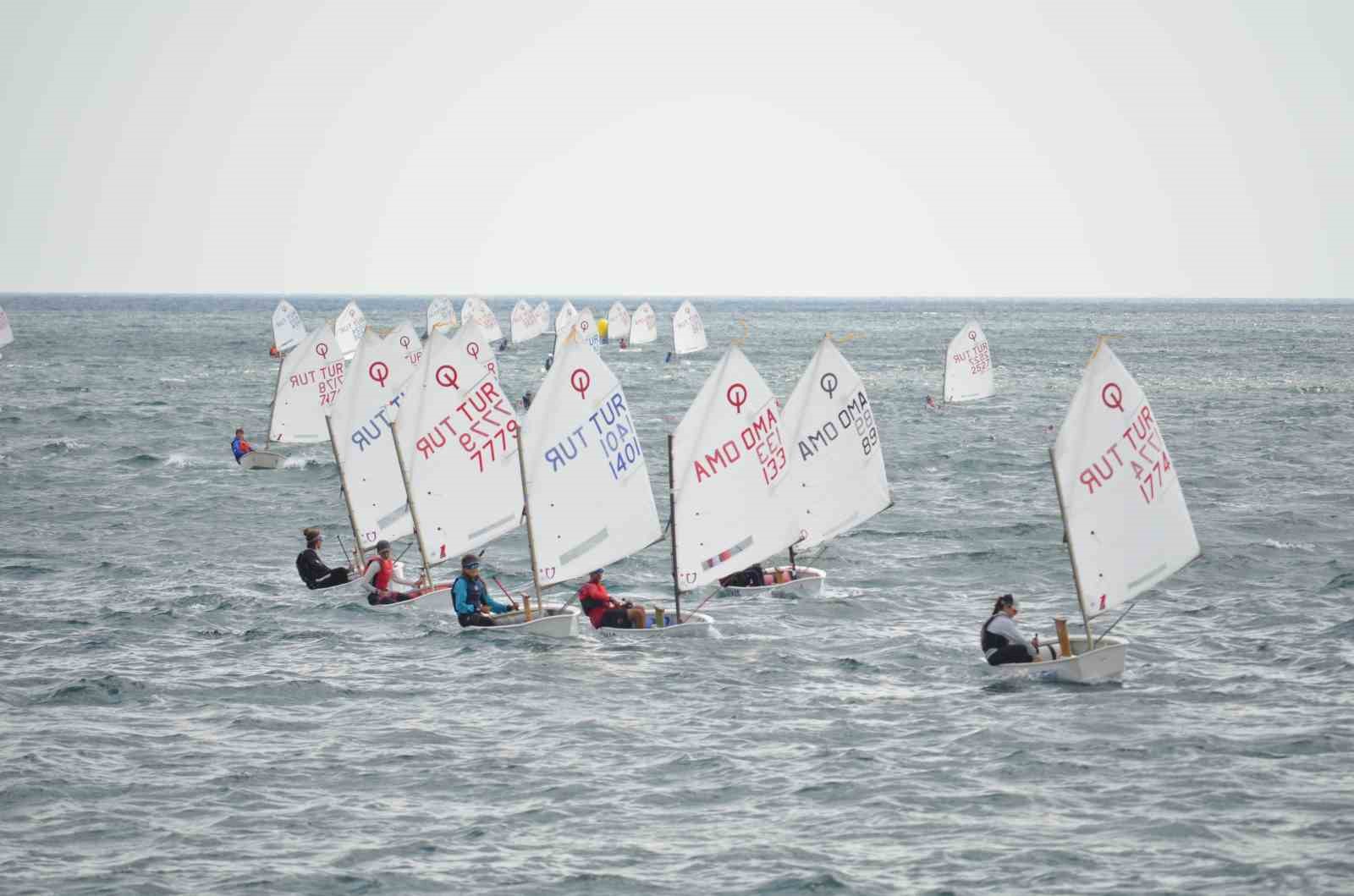 Marmara Denizi’nde 5 ülkenin katılımıyla yelken yarışları başladı
