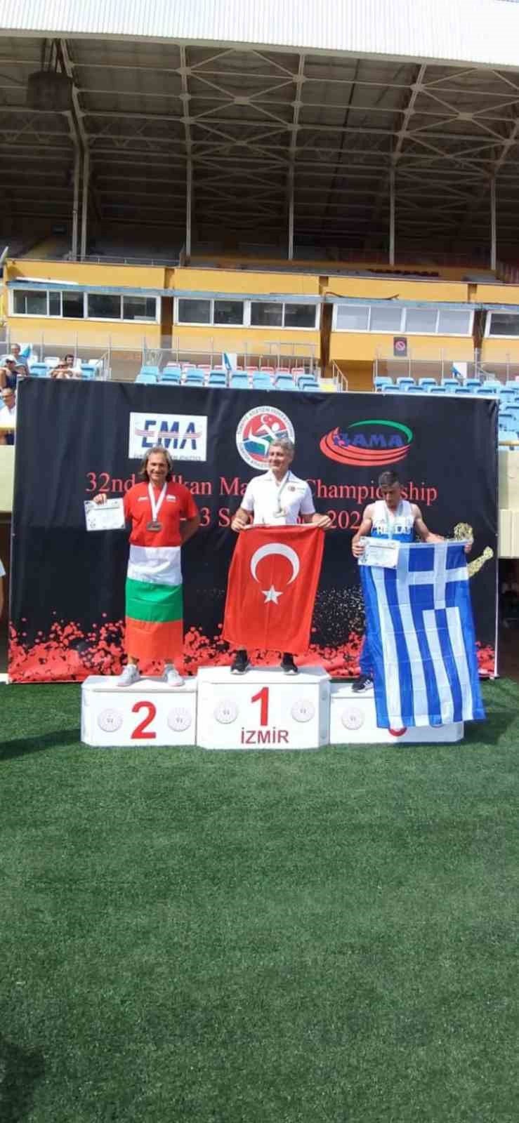 56 yaşındaki Eskişehirli sporcudan 3 altın madalya