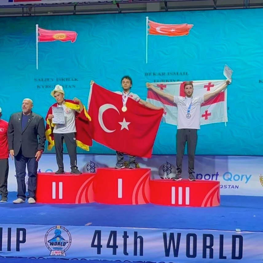 ZBEÜ öğrencisi 25. Parabilek Dünya Şampiyonası’nda gurur yaşattı