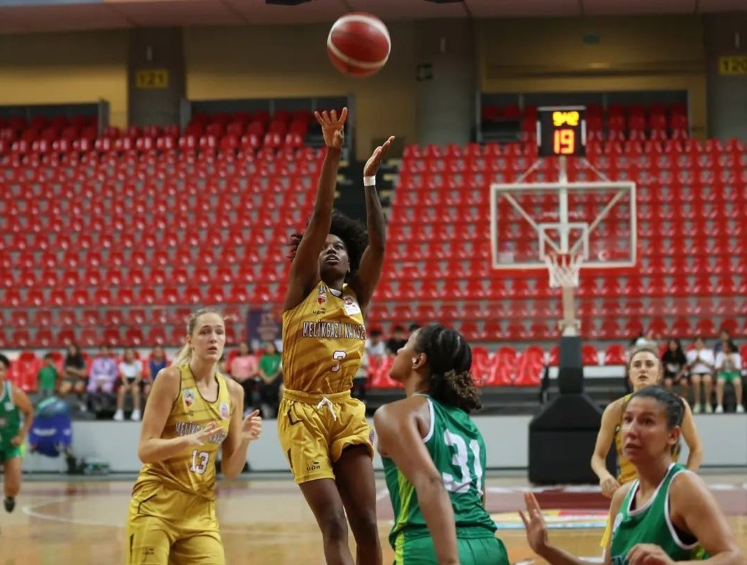 Erciyes Cup 1. Maç: Melikgazi Kayseri Basketbol: 65 – İzmit Belediyespor: 67