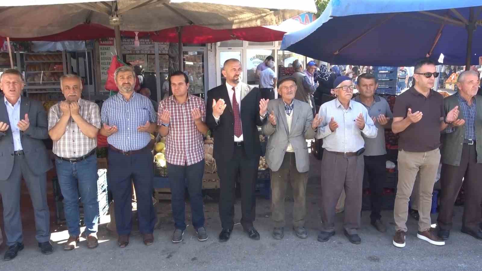 (Özel)  Bu pazar 700 yıldır her salı günü bereket duasıyla açılıyor