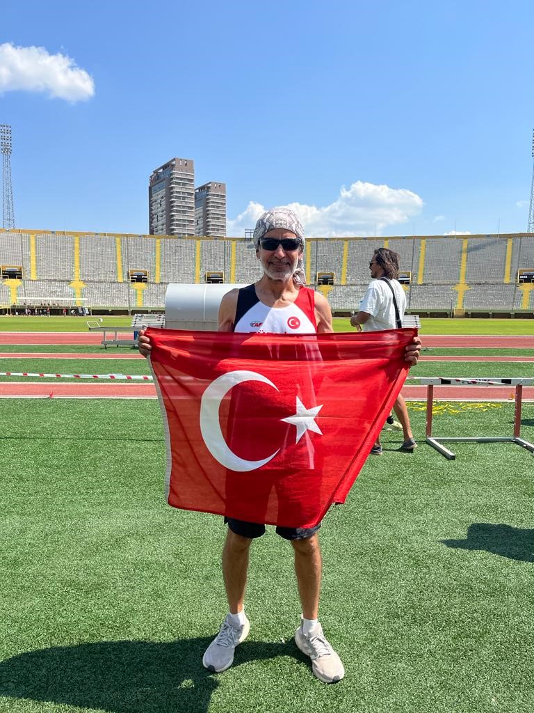 Egeli akademisyen 32. Balkan Masterler Atletizm Şampiyonası’nda ikinci oldu