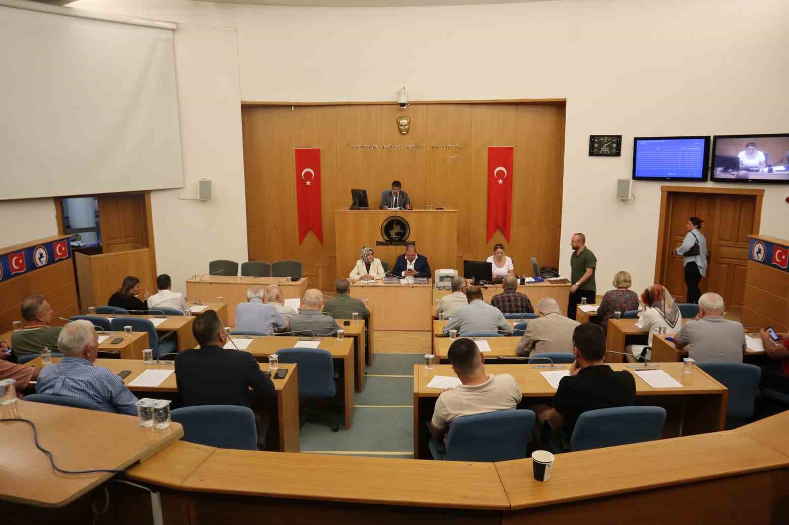 Meclis gündem maddelerini komisyonlara gönderdi