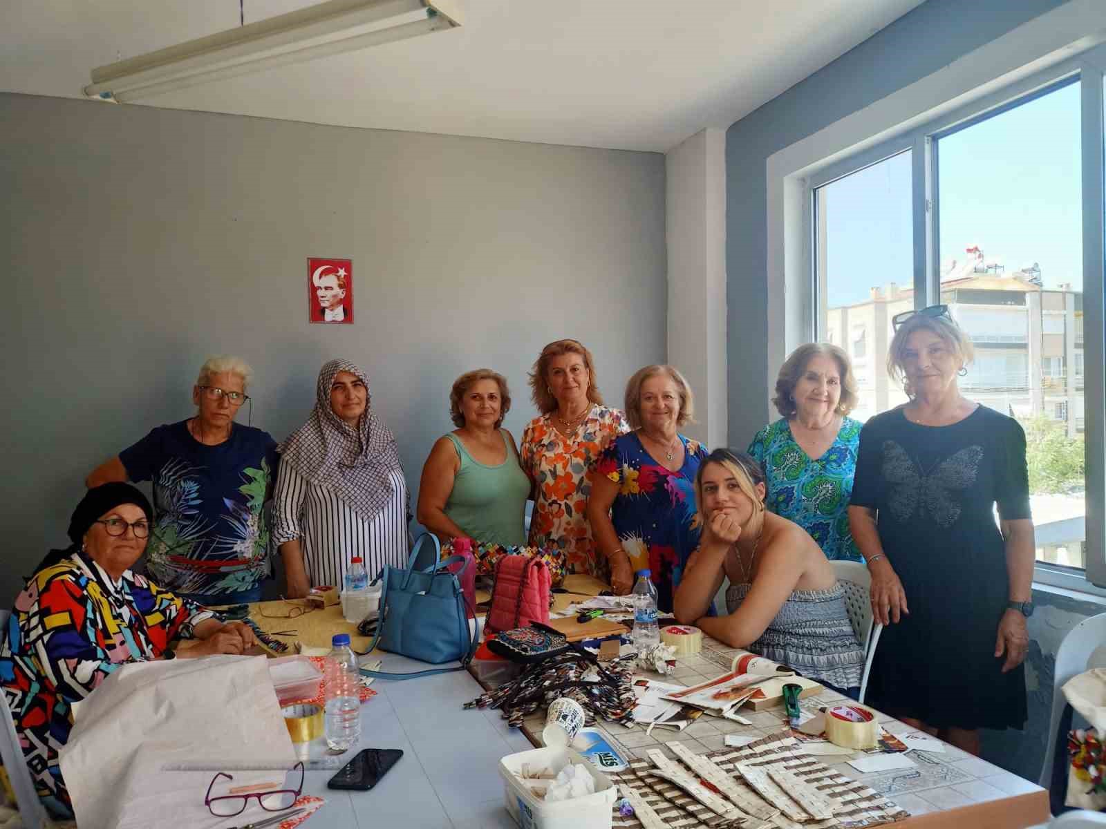 Ayvalık’ta mahalle evlerinde kadınlar için eğitim