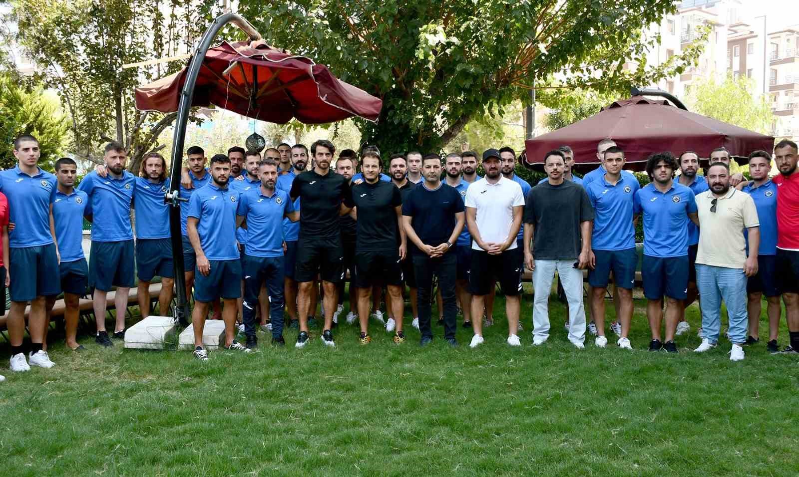Başkan Günel: “Gençlerimizin geleceği için Kuşadasıspor’a sahip çıkalım”