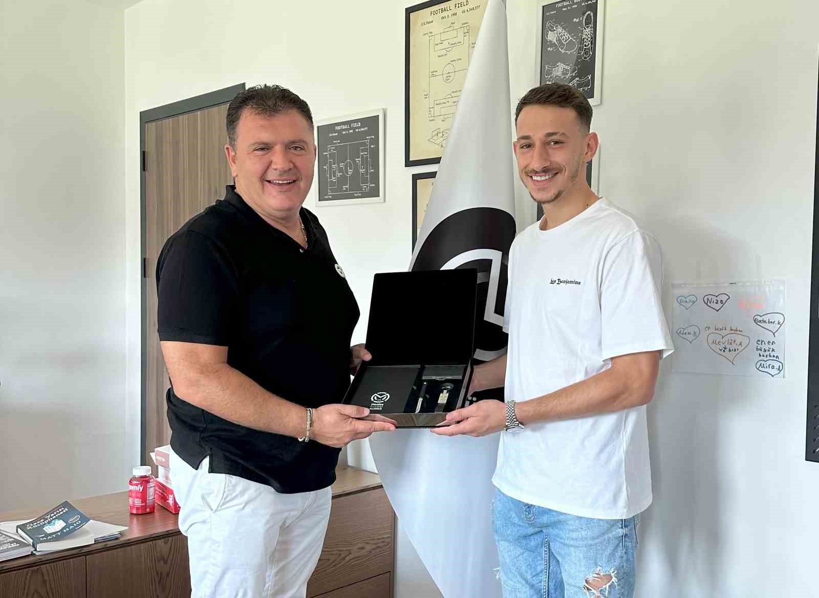 Manisa FK’dan Aliağa FK’ya transfer olan Mehmet Uysal’a teşekkür