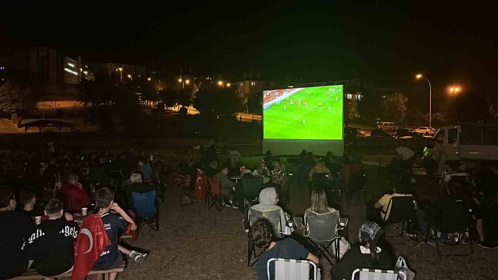 Milli maç heyecanı dev ekranda