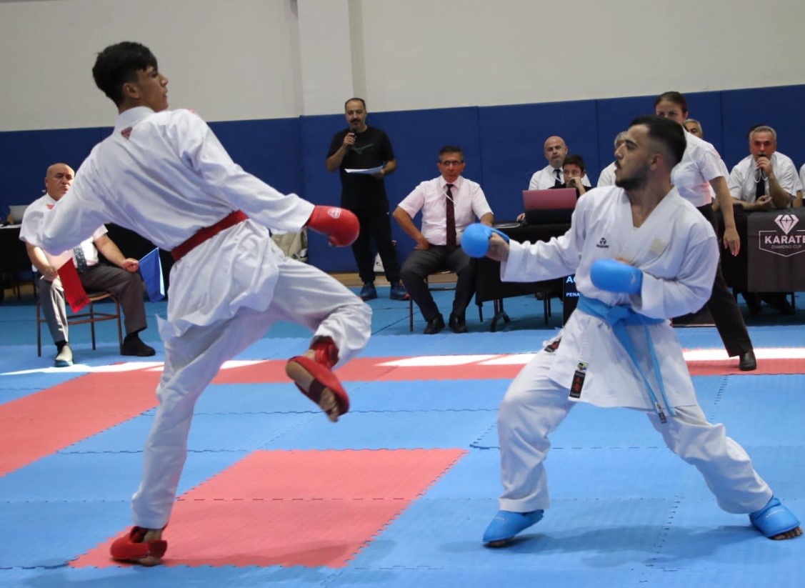 Tavşanlı’da düzenlenen Karate Turnuvası ödül töreni ile sona erdi