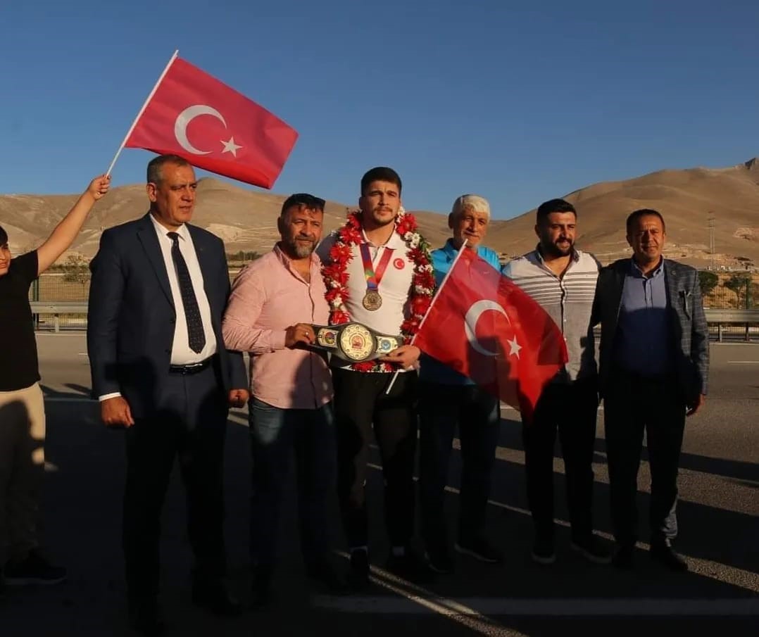 Dünya şampiyonuna Niğde’de coşkulu karşılama