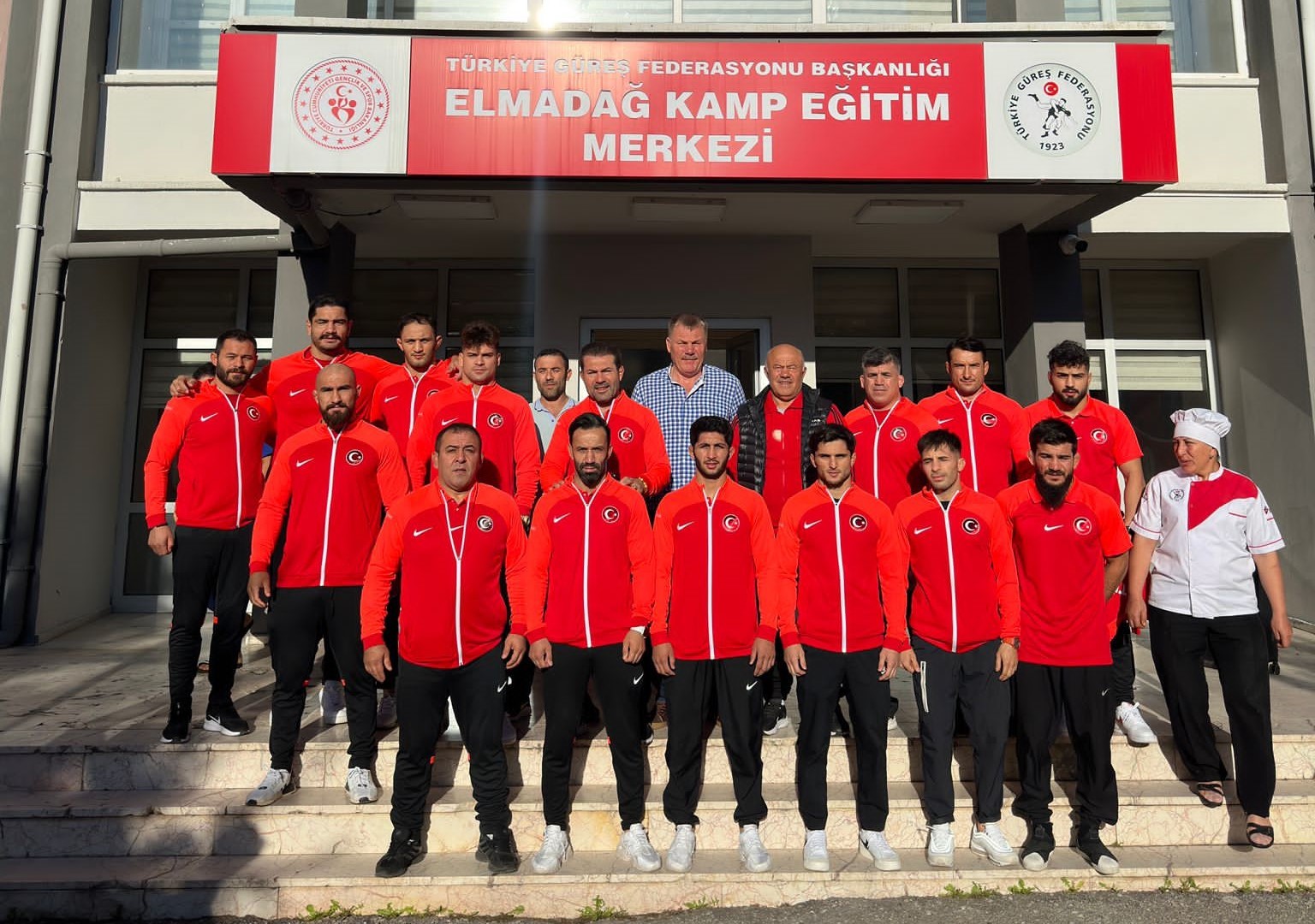 Serbest Güreş Milli Takımı Sırbistan’a gitti