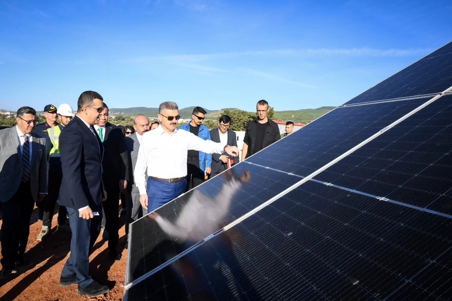 Vali Ergün yılda 1900 ton karbondioksit salınımını önleyecek GES’i inceledi