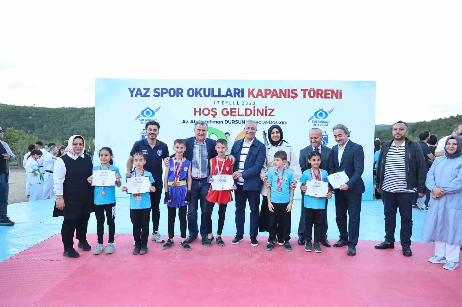 Bakan Bak: “Kötü alışkanlıklarla mücadelede en önemli rolü spor aktiviteleri alıyor”