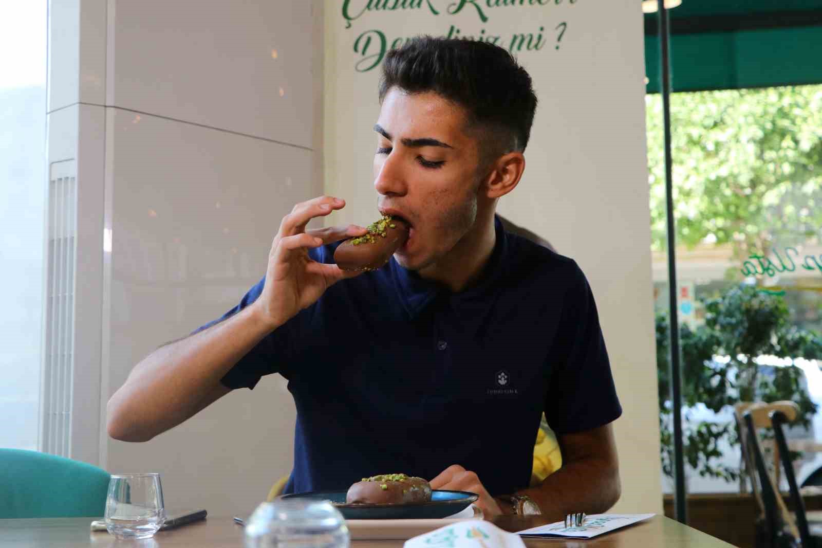 Bu dondurma Adana sıcağında yok satıyor