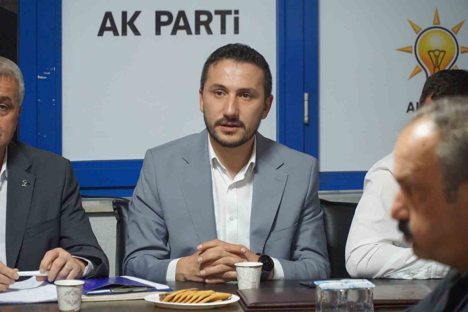 AK Parti’de ilçe başkanları aday adaylığı için istifa etti